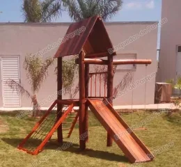 Casa do Tarzan com balanço 