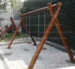 Balanço de Tronco Duplo