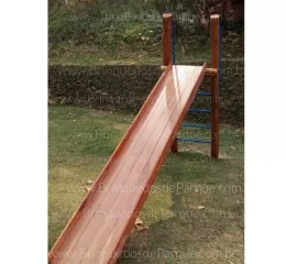 Escorregador de Tronco