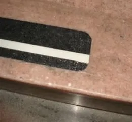Borda de Piso Anti-derrapante