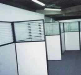 STM C35® - Paredes Divisórias Removíveis tipo piso teto