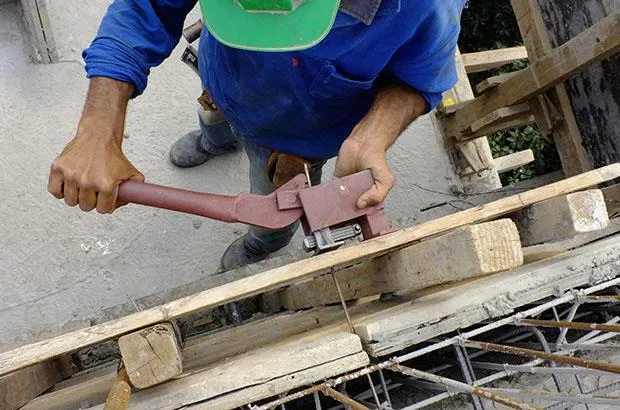 Travamento de fôrmas - Tensor e Esticador