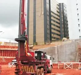 Perfuratriz Montada Sobre Caminhão TM 270