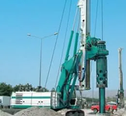 Perfuratriz Casagrande B400