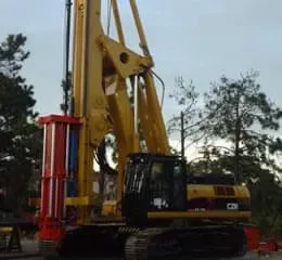 Bate-estaca Hidráulico EK250HH