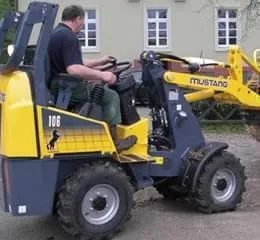 Minicarregadeira Articulada 106 4-Post