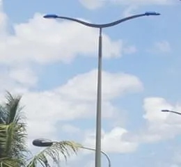 Poste Tubular Curvo Duplo Metalsinter