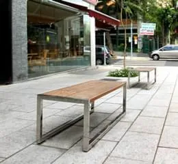 Bancos em Aço Inox com Assento de Madeira Cumaru