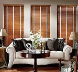 Persianas Horizontais de Madeira Natural e Sintética