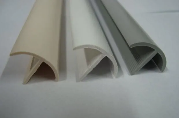 Canto Externo de Sobrepor em PVC - TEC 301