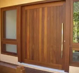 Esquadrias em Madeira