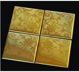 Pastilha Dourada Gravação Escura Composta