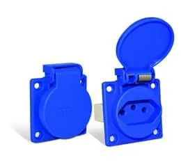 Tomada com Tampa Padrão Brasileiro