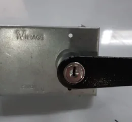 Fechadura de Sobrepor com Chave para Fora