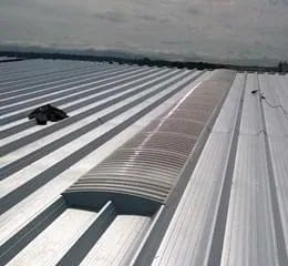 Sistema de Domos de Policarbonato Prismático Termoformado SKY-1050