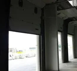 Porta seccional para doca