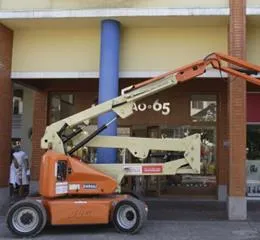 Plataforma Aérea com Lança Articulada Elétrica