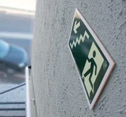 Placa de Sinalização Fotoluminescente