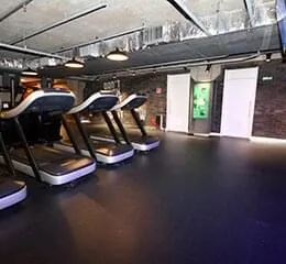 Piso vinílico heterogêneo em placa autoportante ACE GTI Max