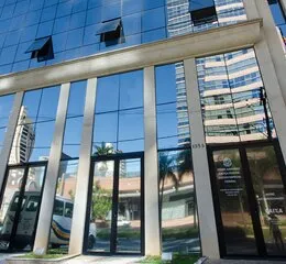 Fachadas em ACM e pele de vidro