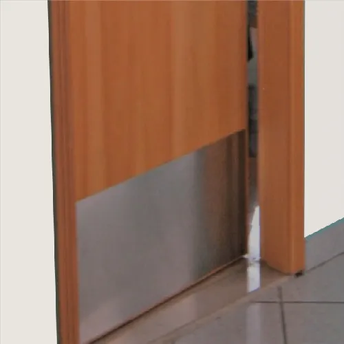 Placa de proteção de impacto para porta