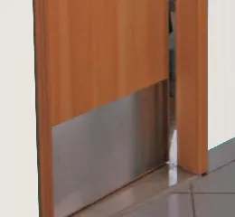 Placa de proteção de impacto para porta