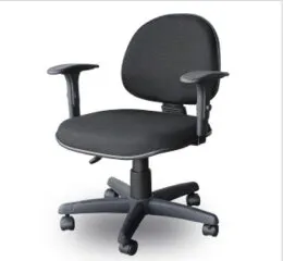 Cadeira Executiva Giratória com Lâmina e Braço Regulável Preta