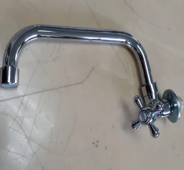 Torneira Cozinha Parede Bica Móvel Baixa com Arejador – Linha Malta