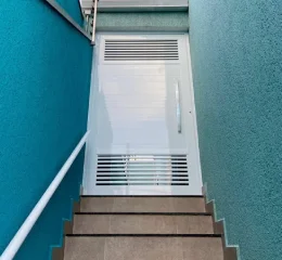 Porta Alumínio com Ventilação Inferior 
