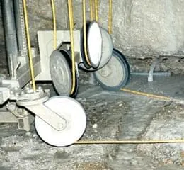 Demolição Controlada com Fios Diamantados (Sistema Wire Saw)