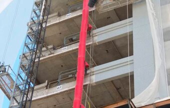 Duto coletor de entulho é ferramenta para canteiro limpo e sustentável