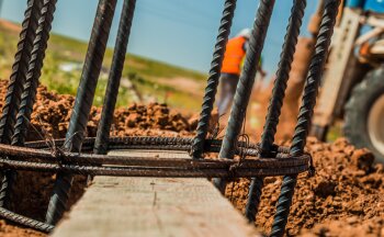 Como comprar aço cortado e dobrado?