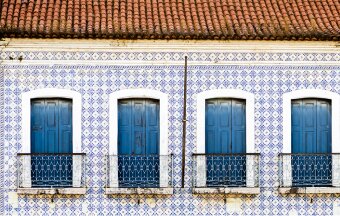 Pastilhas em fachadas: é melhor restaurar ou substituir?