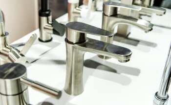 Como comprar metais sanitários?