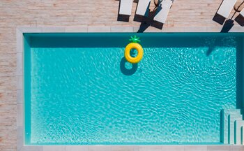 Construir piscina em edificação existente é totalmente viável