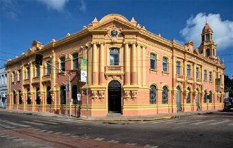 Restauro do Palácio da Fazenda do Ceará recupera as cores originais da fachada