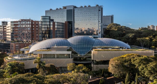 Centro de Ensino e Pesquisa Albert Einstein tem cobertura de 300 toneladas 