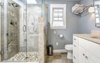 Instalação de boxe no banheiro deve ser feita com base em projeto