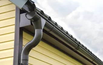 Por que sistemas de drenagem de águas pluviais exigem projeto cuidadoso?