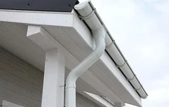 Calhas e rufos podem evitar infiltrações