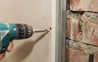 Conheça as regras para fixar cargas em drywall 