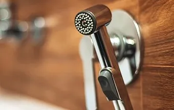 Vai comprar duchas higiênicas? Veja algumas dicas 