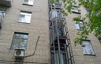 Construção de elevadores externos exige estruturas bem dimensionadas