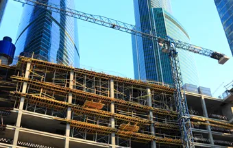 Torres metálicas são opção para o escoramento de estruturas altas