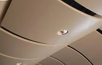 Forros metálicos oferecem bom desempenho acústico a aeroportos e indústrias