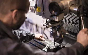 Saiba como escolher furadeiras de bancada e usá-las com segurança