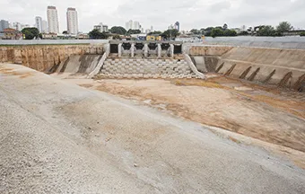 Piscinões são alternativa eficaz para controle de enchentes urbanas