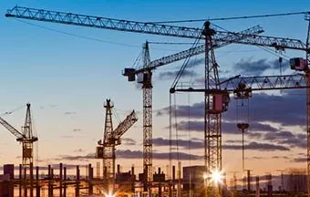 Quais são os cuidados essenciais para alugar gruas?