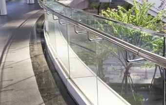 Instalação de guarda-corpos é definida em projeto e deve seguir norma técnica