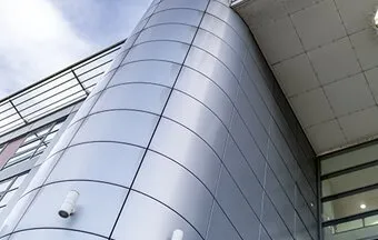 Conheça os cuidados para instalação de painéis de ACM em fachadas